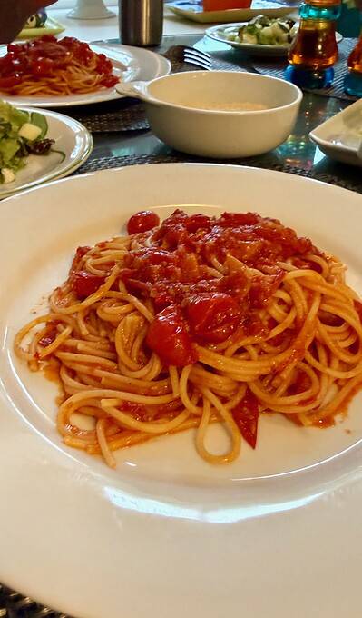 A BIG BOWL OF GRAPE TOMATOES, A POUND OF SPAGHETTI AND DINNER IS SERVED.
