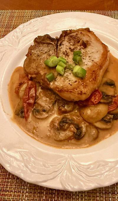 PORK CHOPS WITH TOMATOES, MUSHROOMS AND PISTACHIO CREAM